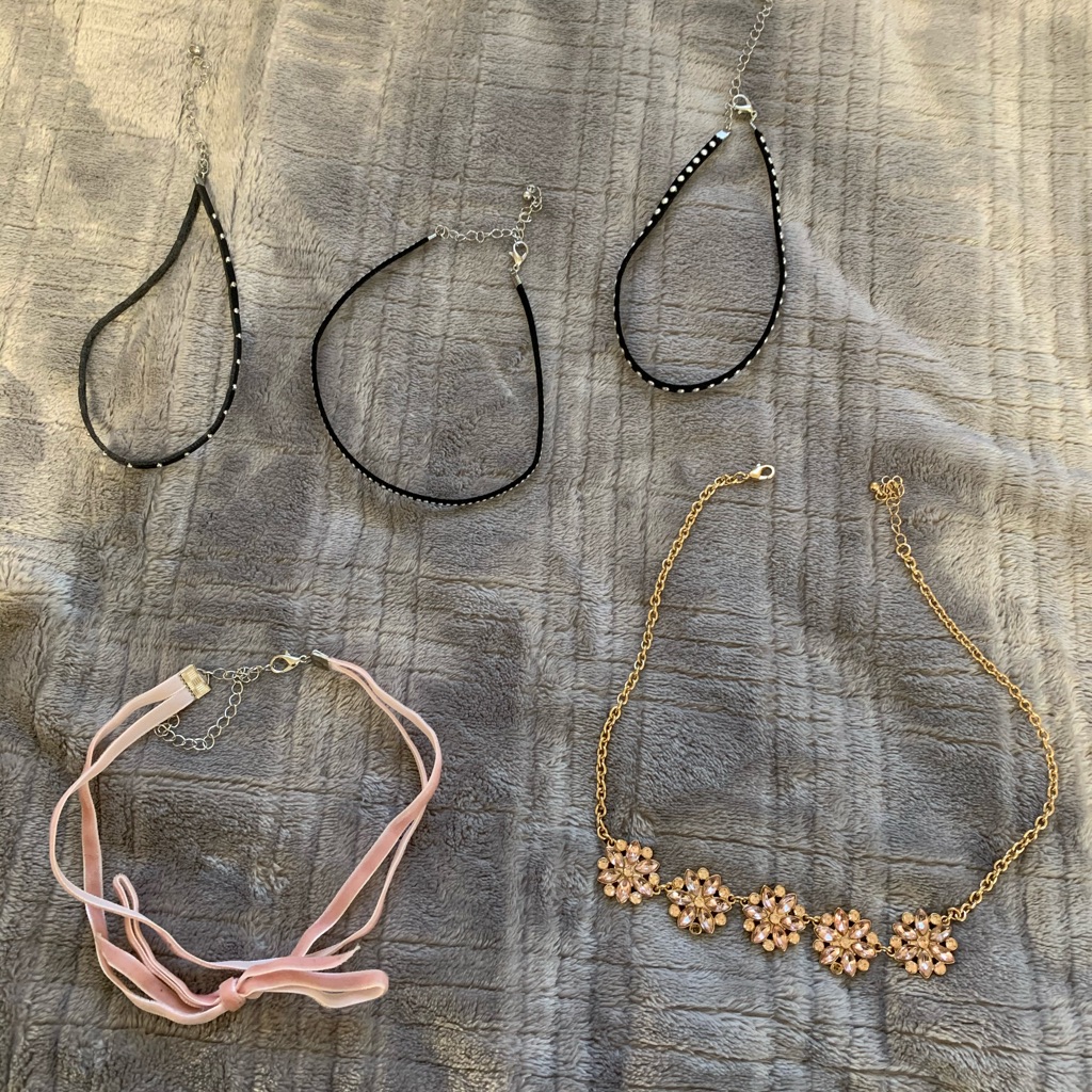 Forever21 Statement Necklace And 4 Chokers 5$
